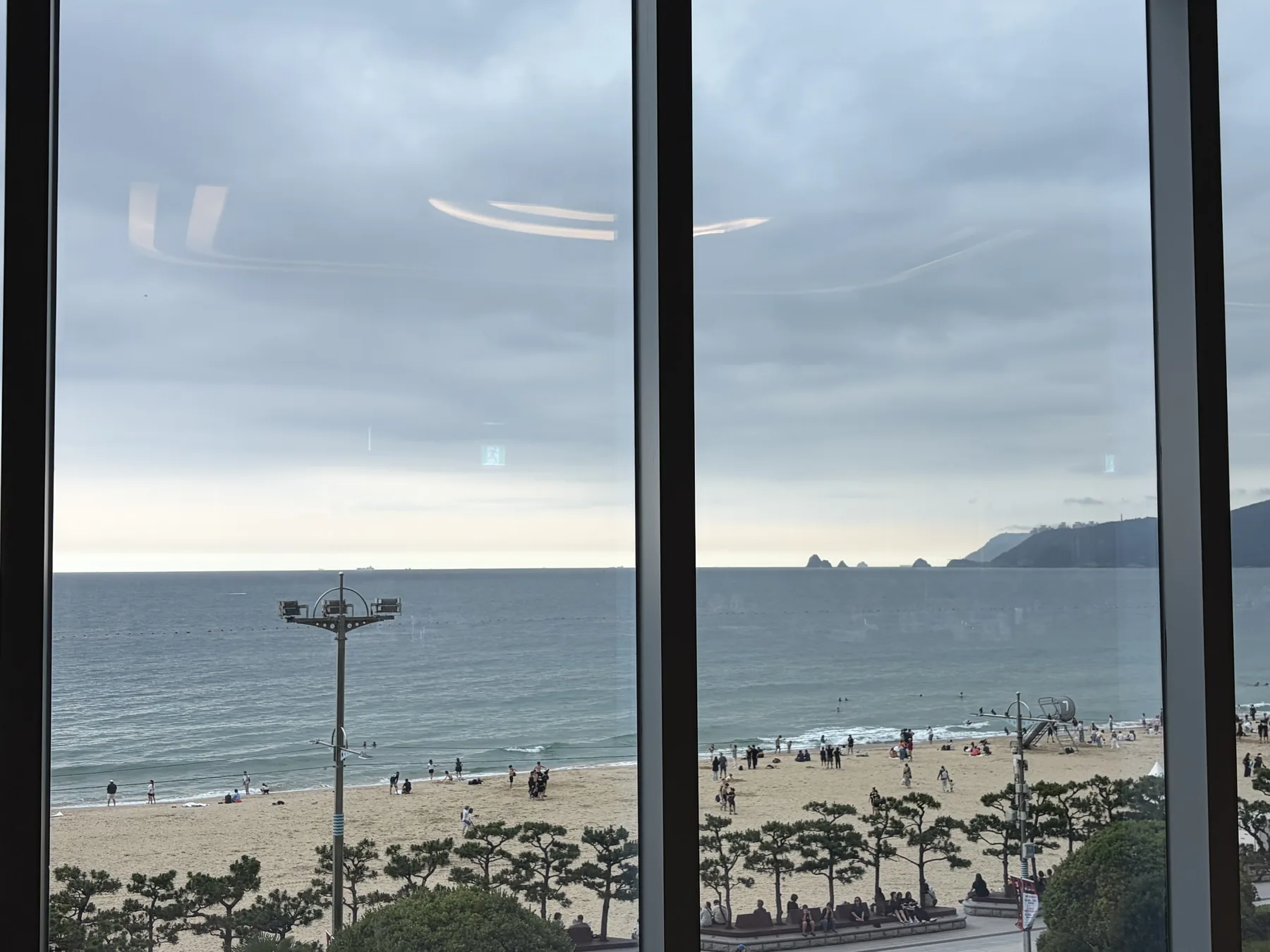 포럼장 창밖으로 보이는 해운대 바다